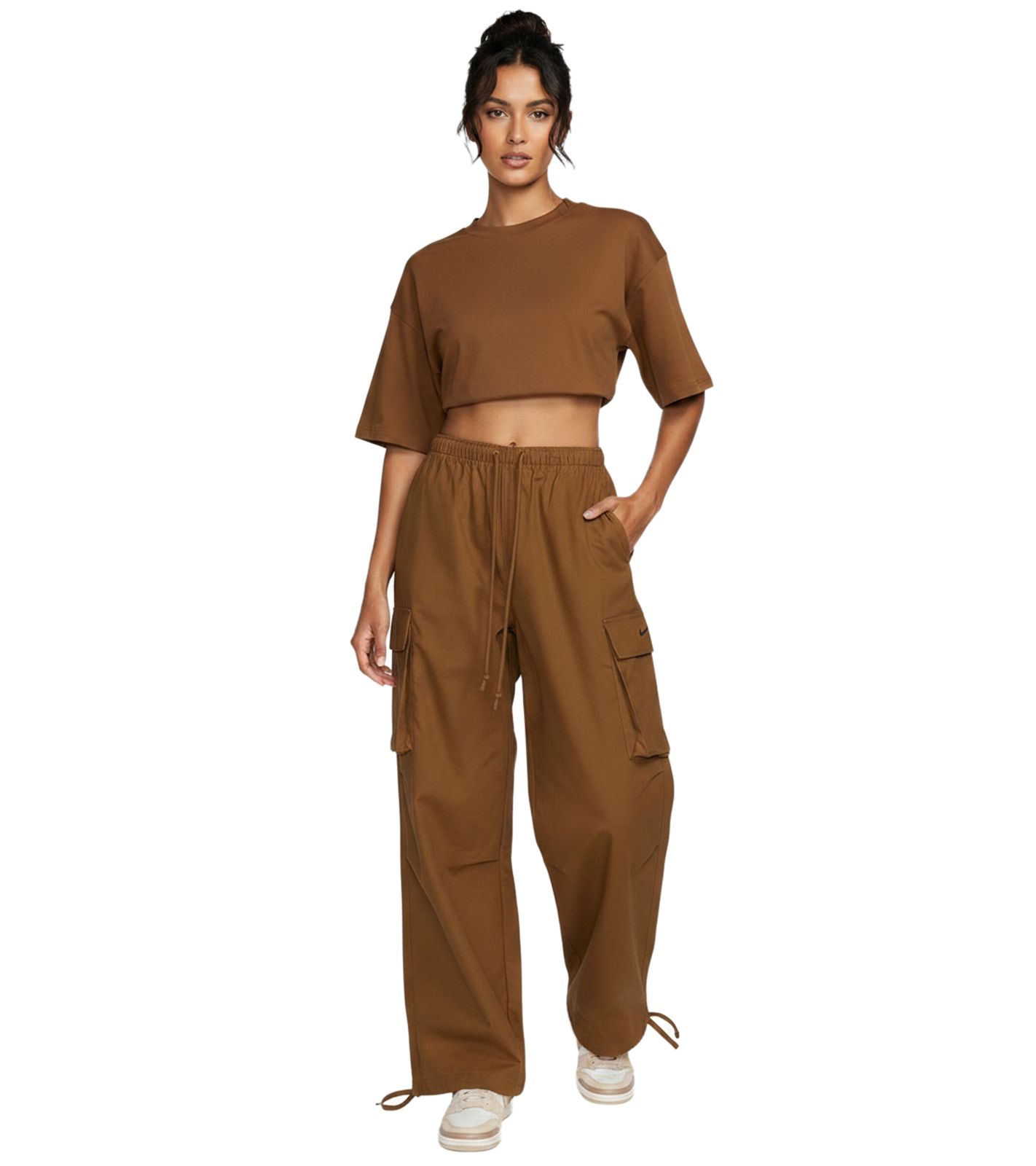 bequeme NIKE Dance Cargo Damen Jogginghose bequeme Sport-Hose mit aufgesetzten Cargo-Taschen Baumwoll-Hose FV7520-281 Braun
