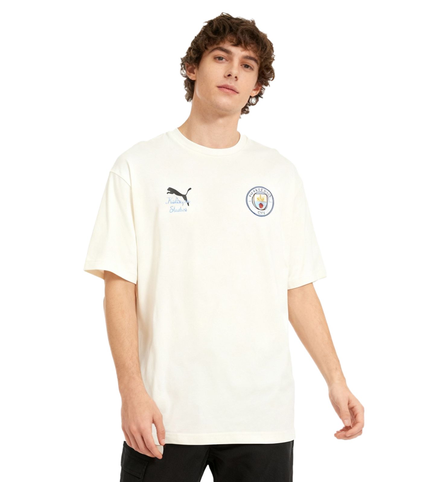 bequemes PUMA Manchester City KidSuper Grafik-T-Shirt 2025/26 Herren Baumwoll-Fußball Shirt Relaxed Fit 701235146 001 Wollweiß
