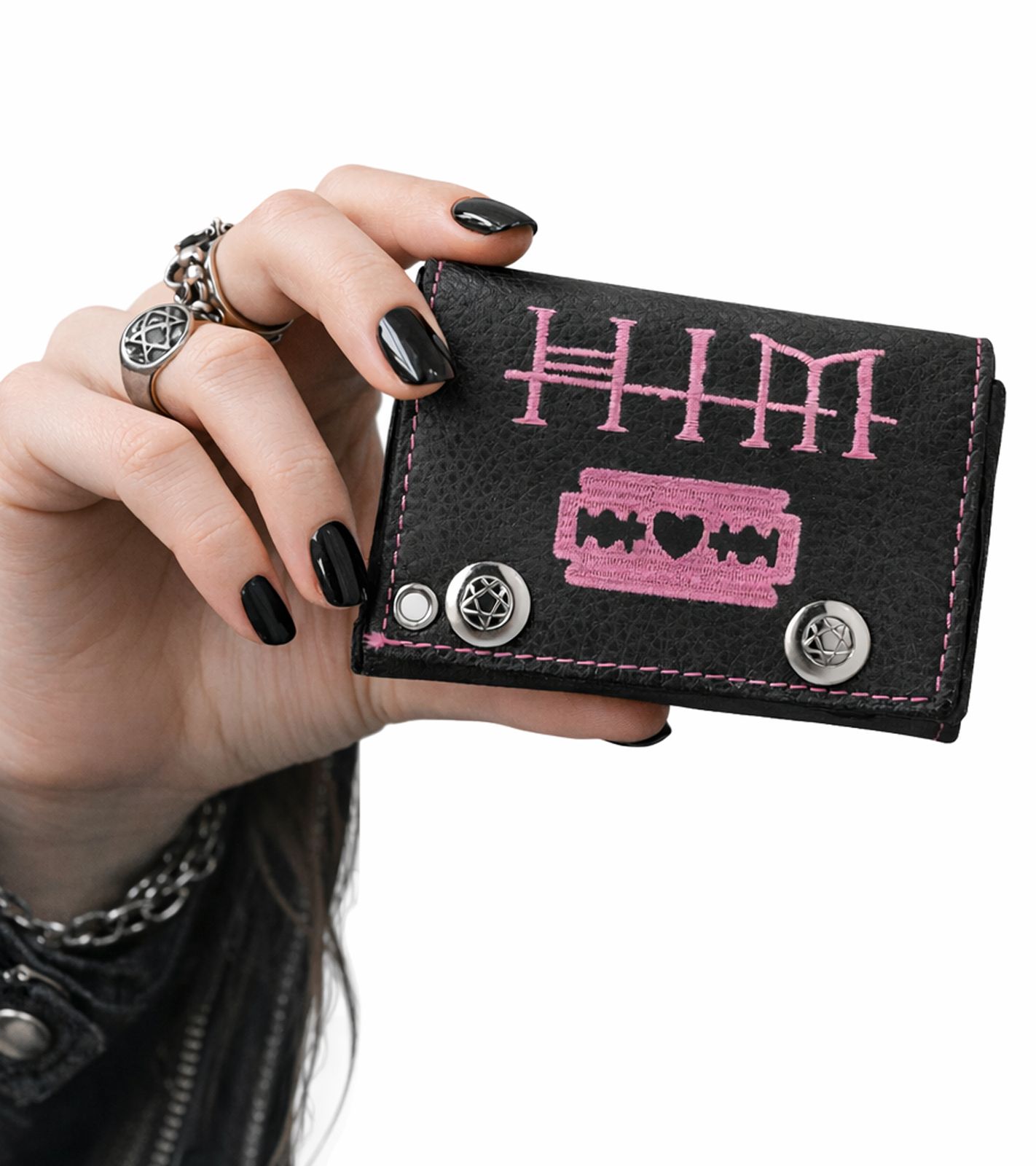 HIM Leder-Geldbörse mit pinkem Heartagram-Motiv Metalldruckknöpfen und Kette Rockiger Gothic-Style LW825951HIM0 Schwarz/Pink