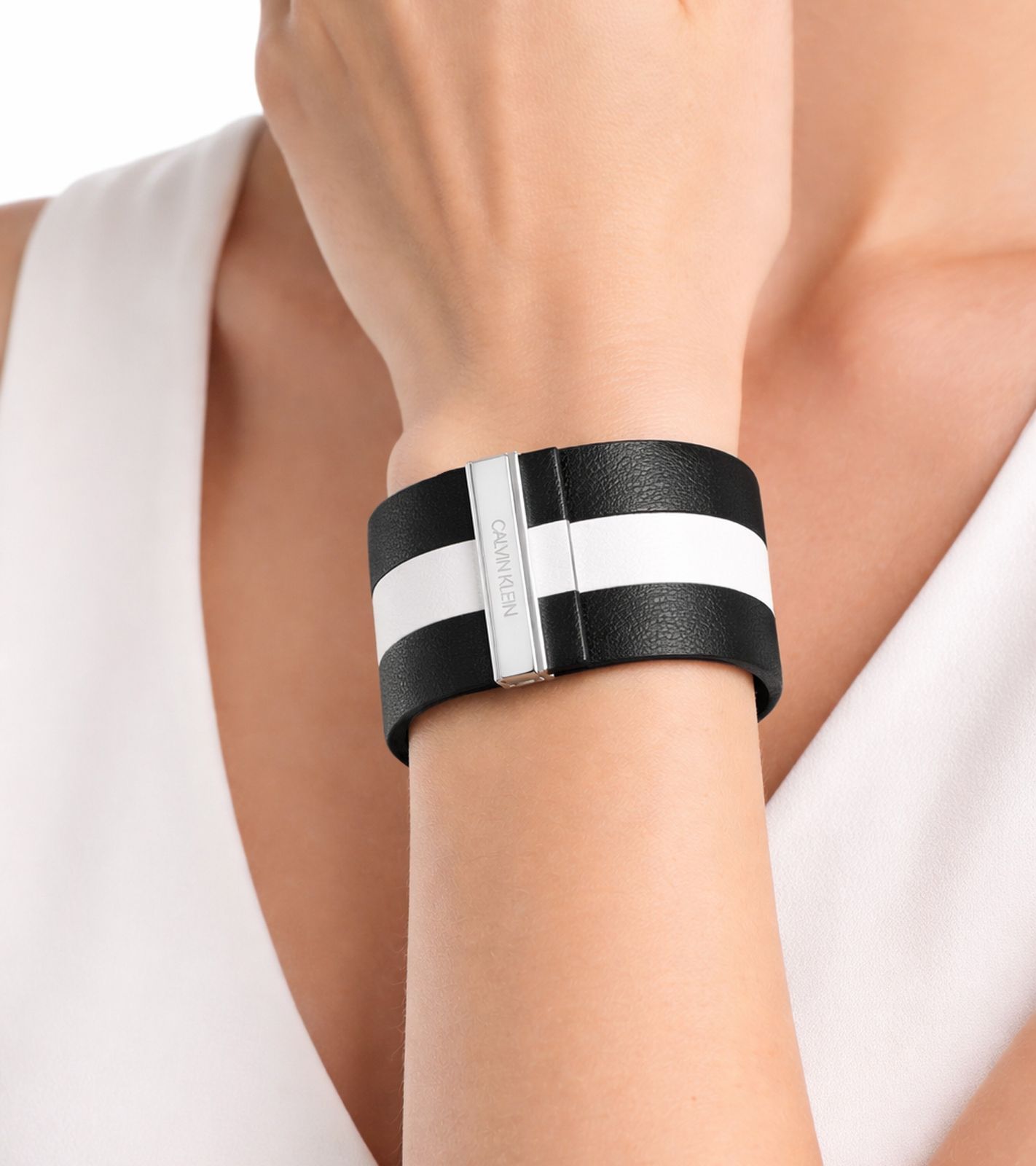 Modernes Calvin Klein Damen Echtleder-Armband mit breitem Kontraststreifen Arm-Schmuck Größe XS 15cm KJ9KBB0901 Schwarz/Weiß