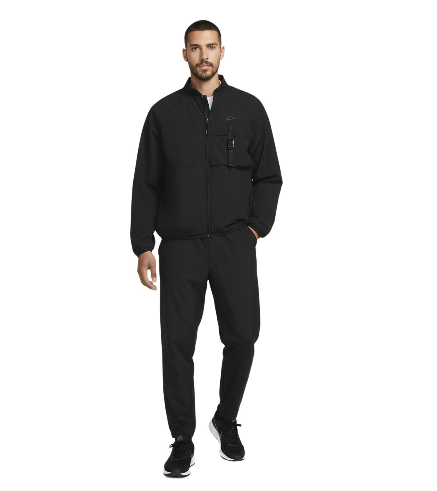 NIKE Tech Woven Herren Wind-Jacke Trainings-Jacke mit praktischer Brusttasche Übergangs-Jacke FZ0750-010 Schwarz