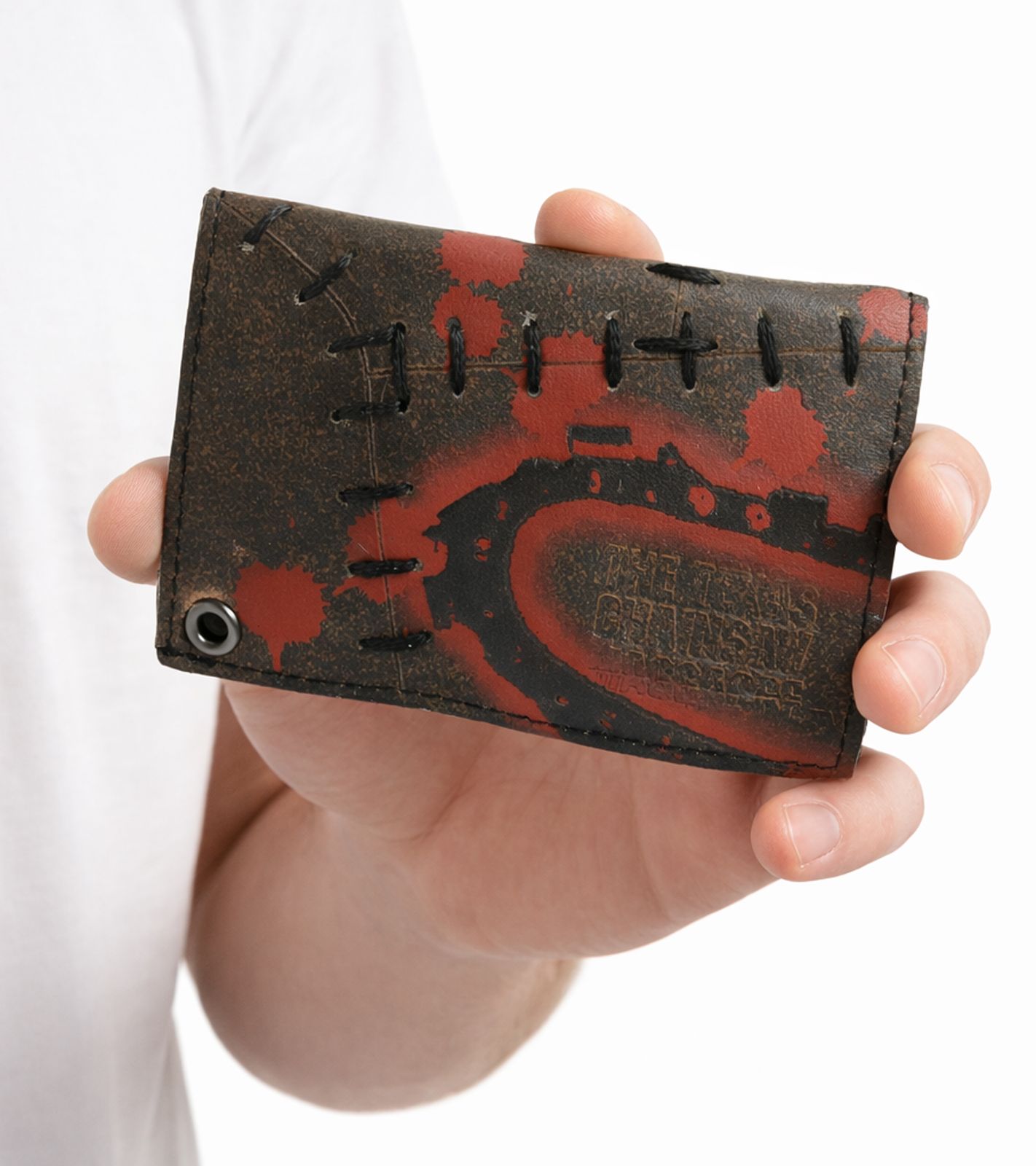 THE TEXAS GAINSAW MASSAGRE Leder-Geldbörse mit roten sprinkelförmigem-Motiv Metalldruckknöpfen und Kette Rockiger Gothic-Style LW104782TCM Schwarz/Rot